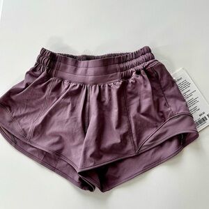 NWT Lululemon Hotty Hot Low-Rise Lined Short 2.5" | Size 2